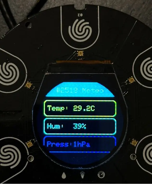 Meteo's round screen showing temperature, humidity and pressure readings, ringed by touch pads.